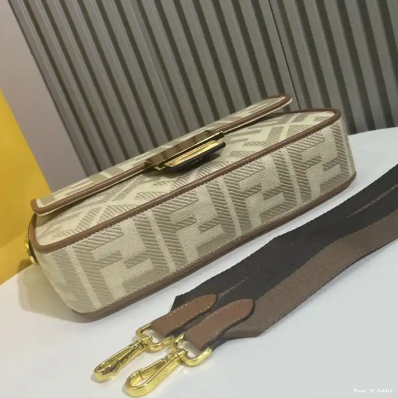 Vintage HOT Fendi In Canvas Bag Motif Medium FF Baguette Beige 0517